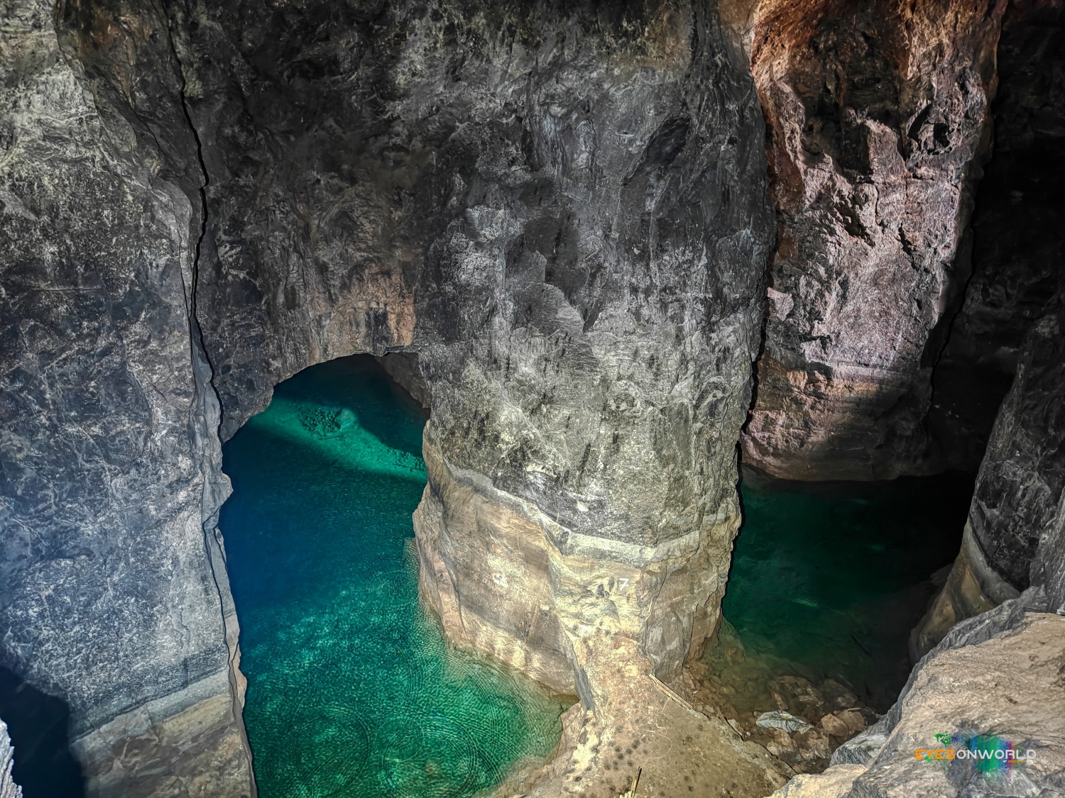 Neu: Die Höhle